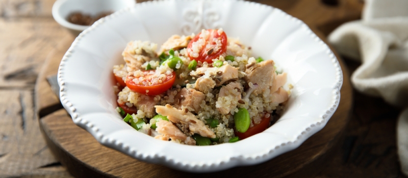 Ensalada de quinoa con salmón