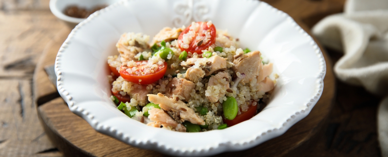 Ensalada de quinoa con salmón