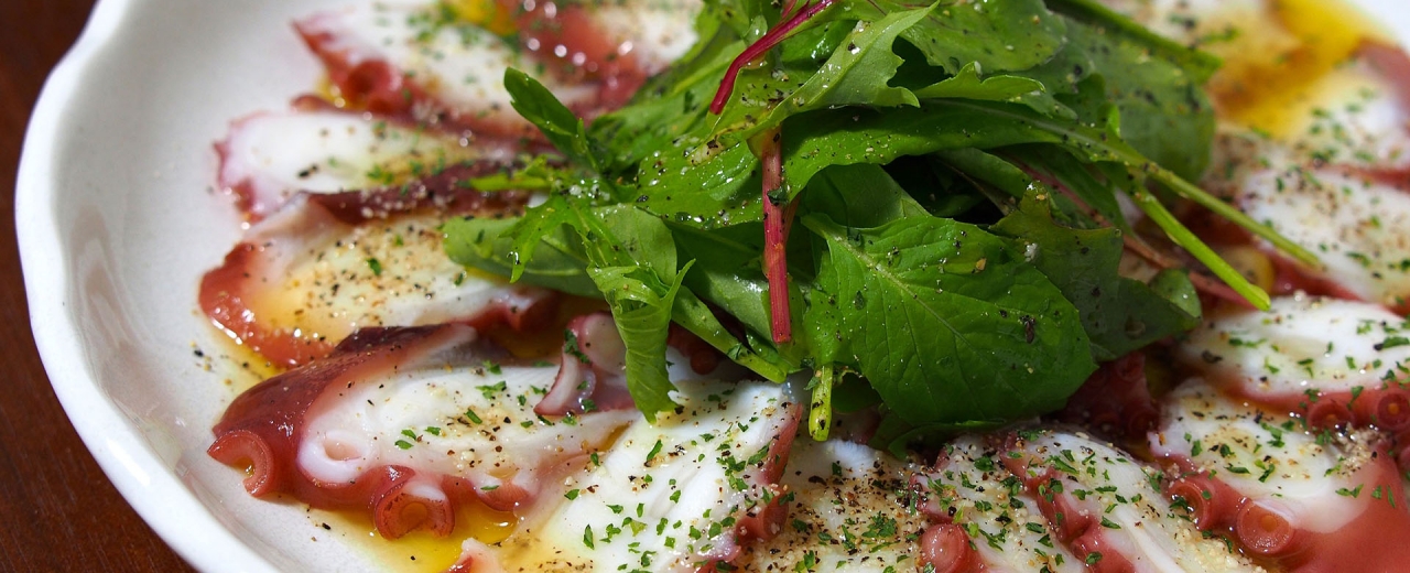 Receta de ensalada de carpaccio de patas de  pulpo cocidas gourmet
